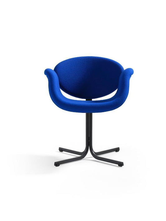 Vakkundige bekleding voor een elegante designfauteuil met zachte vormen